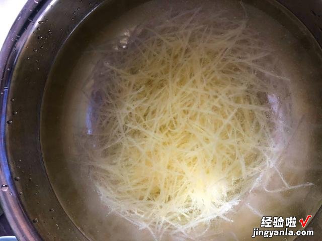 年夜饭必备的6道凉拌菜，爽脆开胃，清凉又解腻，家人夸你厨艺好