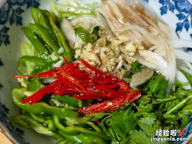 年夜饭必备的6道凉拌菜，爽脆开胃，清凉又解腻，家人夸你厨艺好