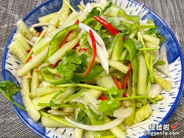 年夜饭必备的6道凉拌菜，爽脆开胃，清凉又解腻，家人夸你厨艺好