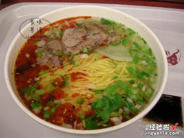 兰州拉面和兰州牛肉面一样吗?你觉得哪个更正宗?哪个更好吃?