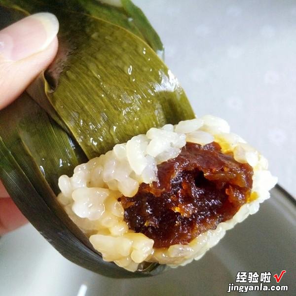 北方人能接受肉粽吗？因为年轻，一口肉粽蘸酱油，成为了我的噩梦