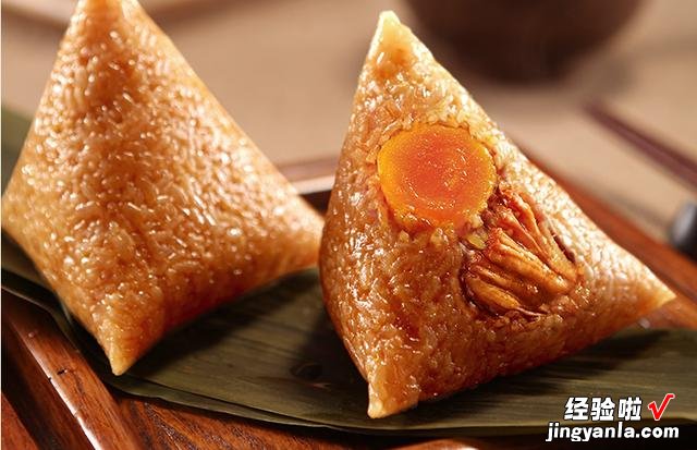 北方人能接受肉粽吗？因为年轻，一口肉粽蘸酱油，成为了我的噩梦