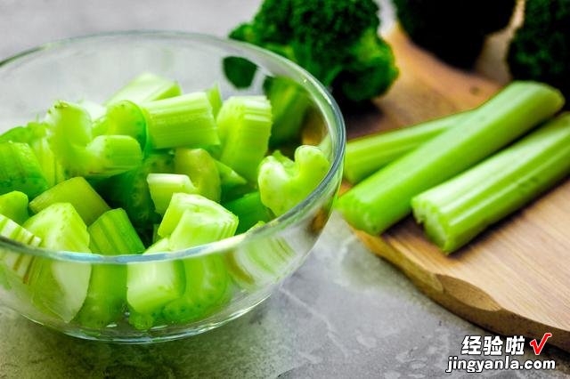 这4类菜要焯水，经常做饭的人注意了，难怪肚子疼，多数人不重视