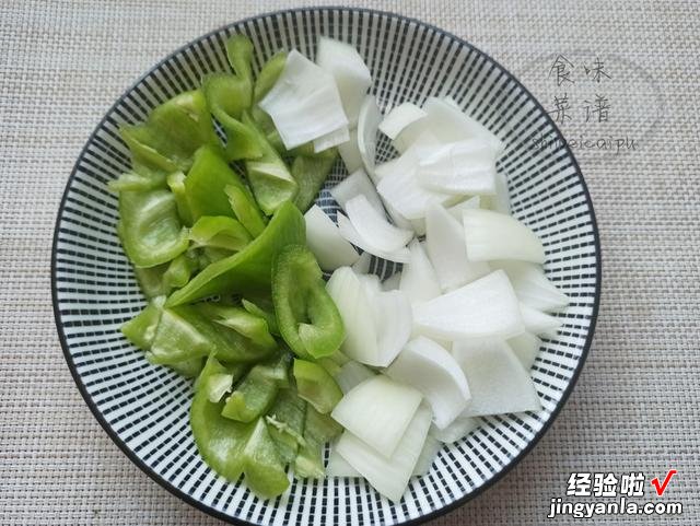 以后土豆就这样吃了，没肉胜似有肉，营养美味，每次米饭都不够吃