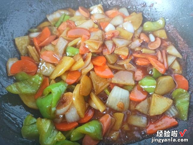 以后土豆就这样吃了，没肉胜似有肉，营养美味，每次米饭都不够吃