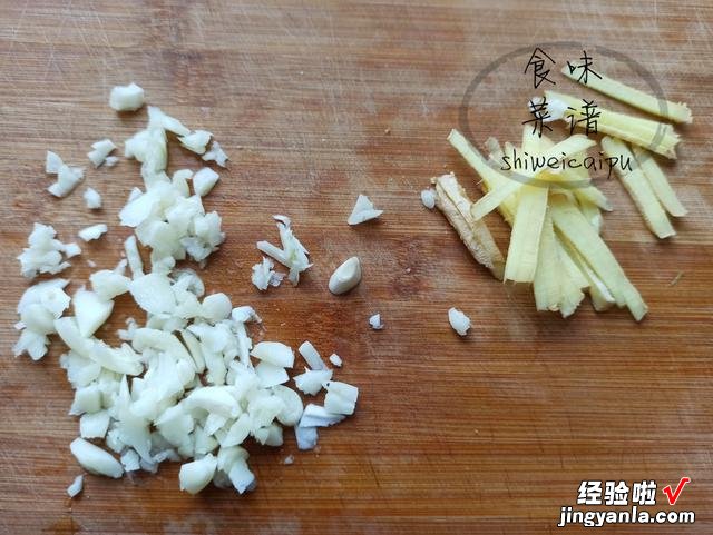 丝瓜翠绿不发黑的做法，香嫩营养入味，步骤简单，看着就很有食欲