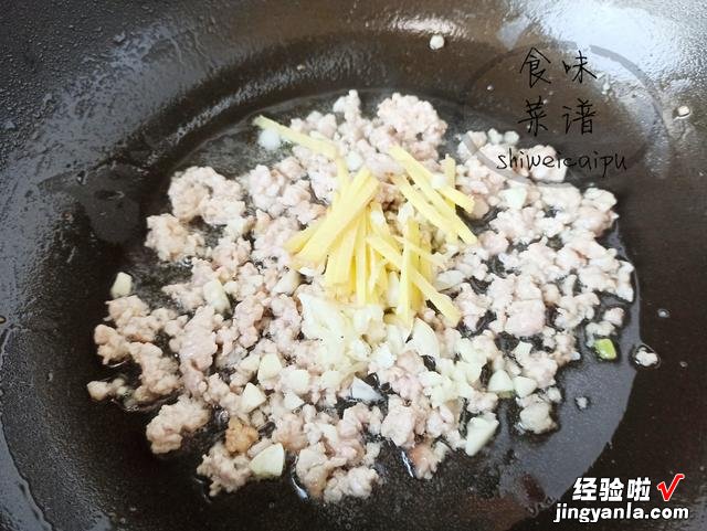 丝瓜翠绿不发黑的做法，香嫩营养入味，步骤简单，看着就很有食欲