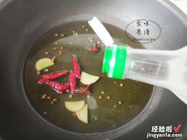 蒜薹上市了，教你3种腌蒜薹的方式，酸甜脆爽又下饭，能存放半年