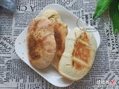 想吃烧饼不用买，用烤箱自己做，个个空心鼓大包，外酥里嫩直掉渣