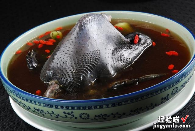 咱们炖的鸡鸭鱼肉,营养物质在汤里,还是在肉里?我被骗了三十年