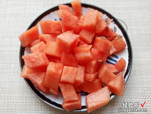 西瓜别直接吃了,教你好吃100倍的做法,清凉解暑,爽滑Q弹又解馋