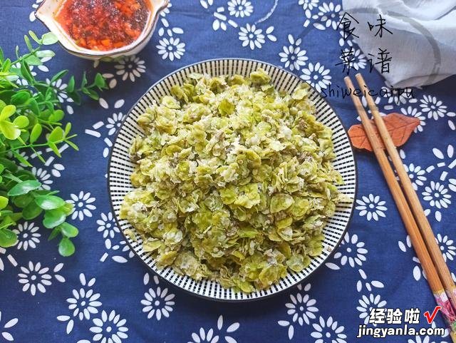 春天把这野菜蒸一蒸，含铁量是菠菜的11倍，配上蘸料一盘不够吃