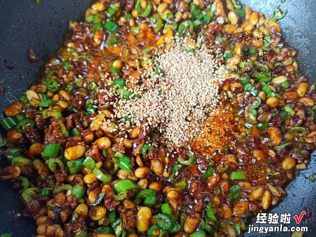 超开胃的黄豆酱做法，2斤黄豆1斤瘦肉，香辣味浓，比老干妈好吃