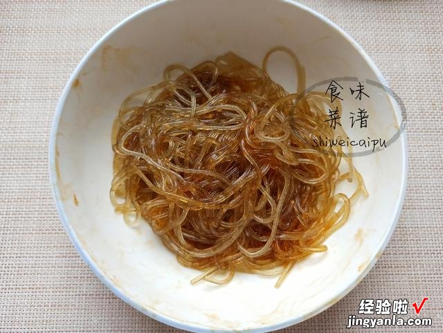 包菜炒粉条,很多人第一步就错了,大厨教你一招,营养下饭不起坨