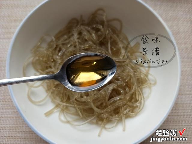 包菜炒粉条,很多人第一步就错了,大厨教你一招,营养下饭不起坨