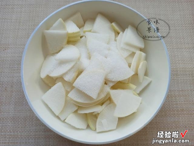 怎样腌萝卜才好吃?除了盐再加两样料,萝卜爽脆不回软,一学就会