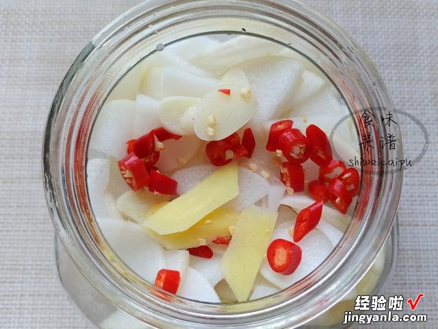 怎样腌萝卜才好吃?除了盐再加两样料,萝卜爽脆不回软,一学就会