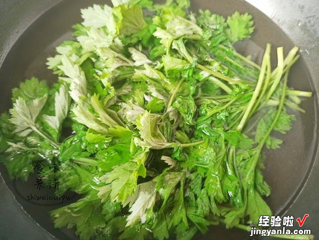 艾叶浑身都是宝，教你一个新吃法，营养美味不油腻，女性食疗佳品