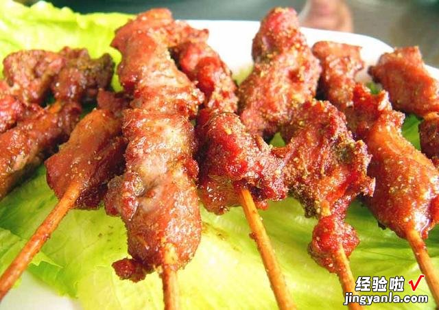 吃了新疆的羊肉串，才知道大排档的叫牙签肉，连老板都忍不住笑了
