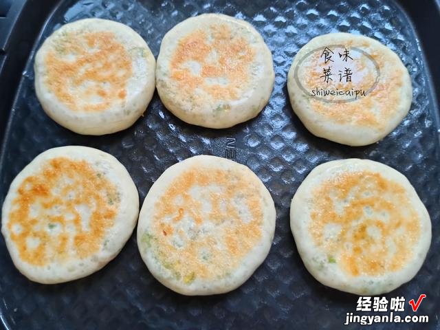 馅饼怎样做才又软又薄？原来和面有讲究，皮薄馅大，放凉了也不硬