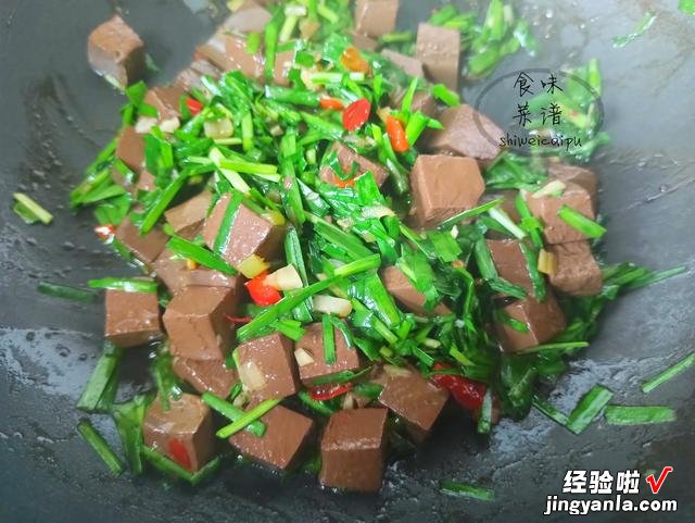 春天里最搭的两种食材，清肺补血，5块钱炒一盘，老人孩子都爱吃