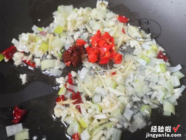 春天里最搭的两种食材，清肺补血，5块钱炒一盘，老人孩子都爱吃