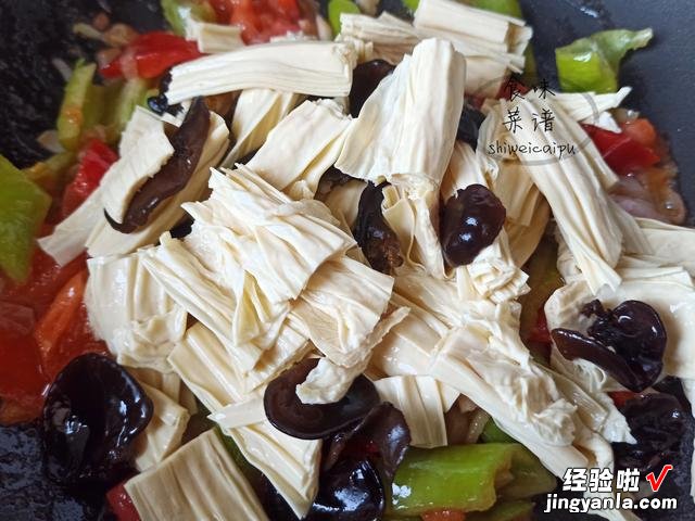 腐竹和什么炒最营养?大厨教你一招,好吃不油腻,不懂吃可真亏了