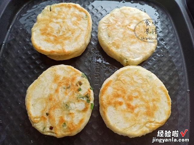 孩子想吃葱花饼了，教你特色做法，不活面不揉面，暄软咸香又好吃