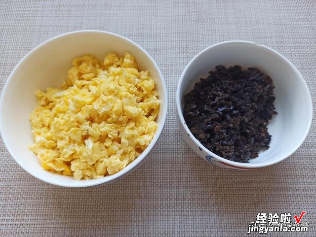 西葫芦水饺好吃有窍门，调馅是关键，多加一点它，味道鲜美又好吃