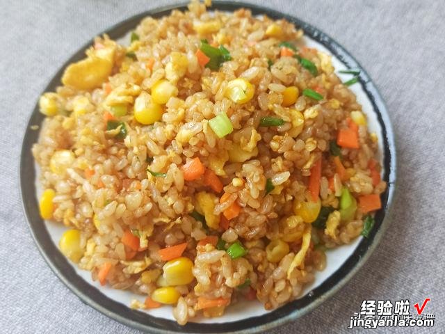 如何做好酱油炒饭？很多人第一步就错，大厨教你技巧，好吃不粘锅