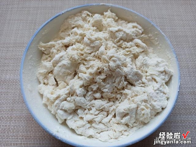 家常烙饼的做法，柔软多层，外酥里嫩，5分钟出锅，凉了也不会硬