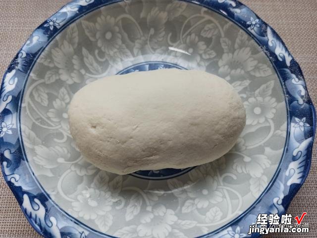 这才是馅饼的传统做法，不用揉面，出锅色泽金黄，外酥里软又解馋