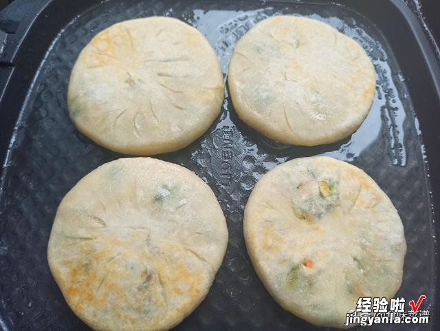 这才是馅饼的传统做法，不用揉面，出锅色泽金黄，外酥里软又解馋