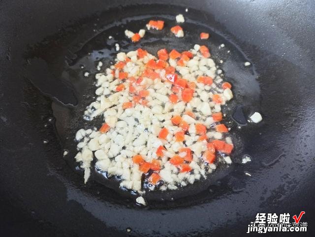 油麦菜这样做最好吃，不炒不做汤，鲜嫩爽口，我家一周吃三次