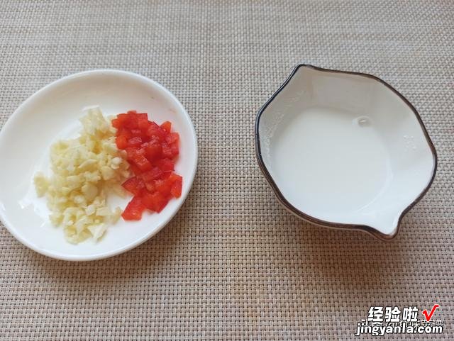 油麦菜这样做最好吃，不炒不做汤，鲜嫩爽口，我家一周吃三次