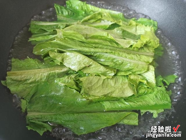 油麦菜这样做最好吃，不炒不做汤，鲜嫩爽口，我家一周吃三次