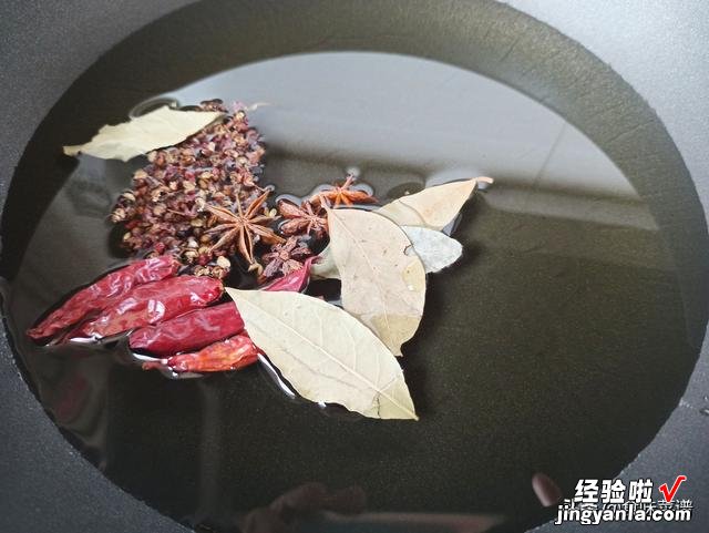 香叶怎样处理，才能让香味完全发挥？教你正确做法，赠卤肉料配方