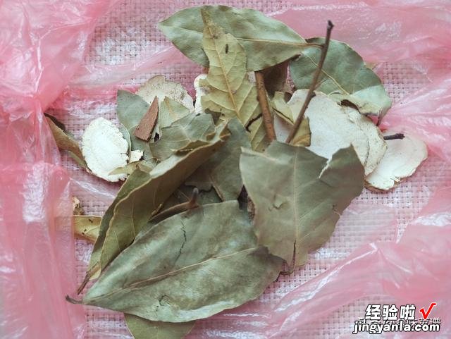 香叶怎样处理，才能让香味完全发挥？教你正确做法，赠卤肉料配方