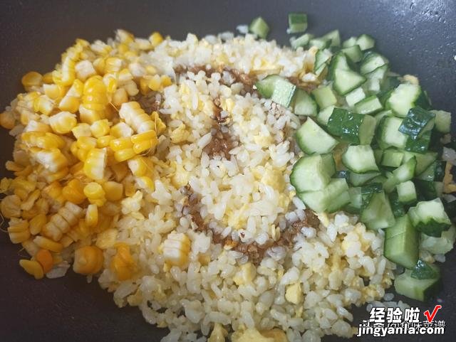 蛋炒饭，先炒蛋还是先炒饭？教你正确做法，颗粒分明，色香味俱全