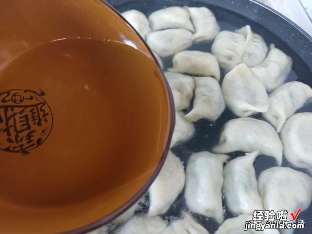 生长在麦地的野菜,做成饺子馅很香,鲜嫩多汁,错过这几天等明年