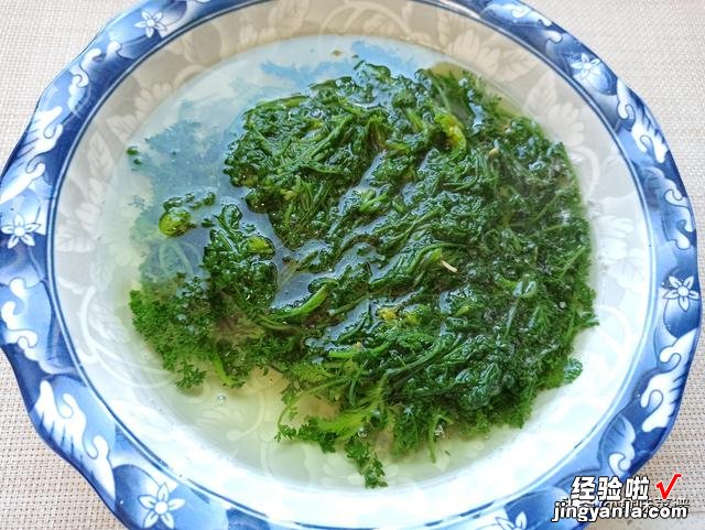 生长在麦地的野菜,做成饺子馅很香,鲜嫩多汁,错过这几天等明年
