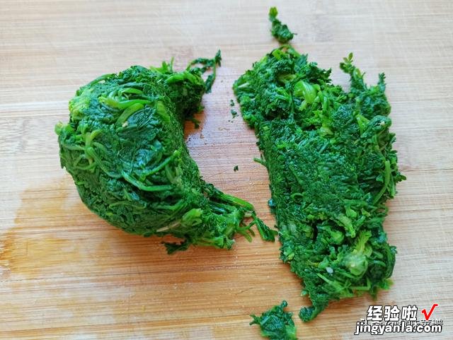 碰到这个野菜要趁早挖，鲜嫩营养，给红烧肉都不换，城里人没见过