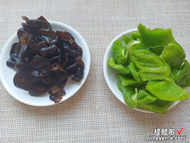 豆腐怎么炒才好吃?放这两料试一试,鲜香味浓不油腻,上桌抢着吃