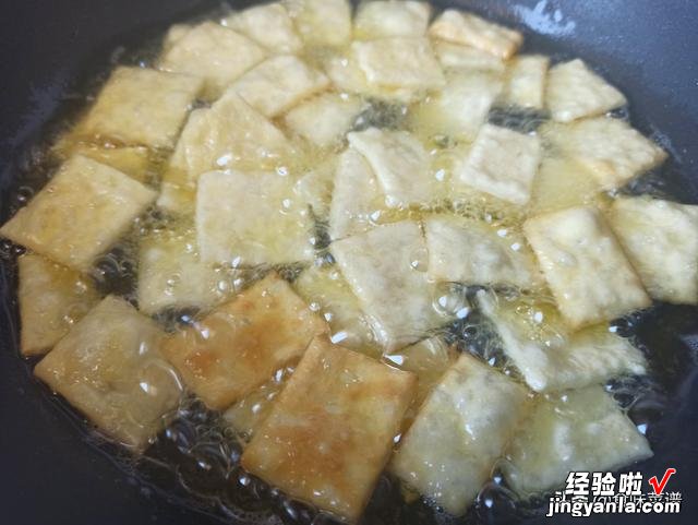 传统的锅巴小零食做法，酥脆可口，无需加一滴水，孩子越嚼越香