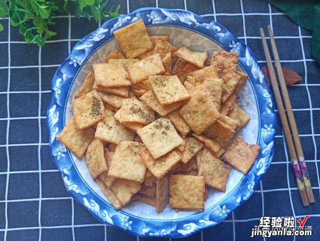 传统的锅巴小零食做法，酥脆可口，无需加一滴水，孩子越嚼越香