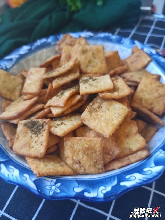 传统的锅巴小零食做法，酥脆可口，无需加一滴水，孩子越嚼越香