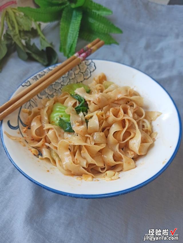 只要这碗面上桌,胃口马上就来,口感劲道爽滑,新手也能一次成功