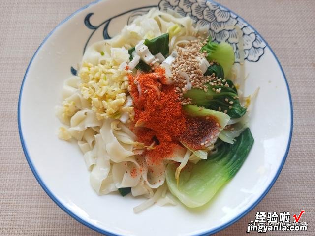 只要这碗面上桌,胃口马上就来,口感劲道爽滑,新手也能一次成功