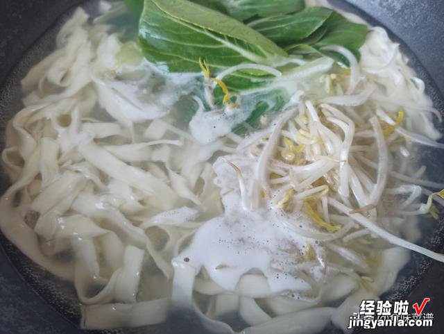 只要这碗面上桌,胃口马上就来,口感劲道爽滑,新手也能一次成功