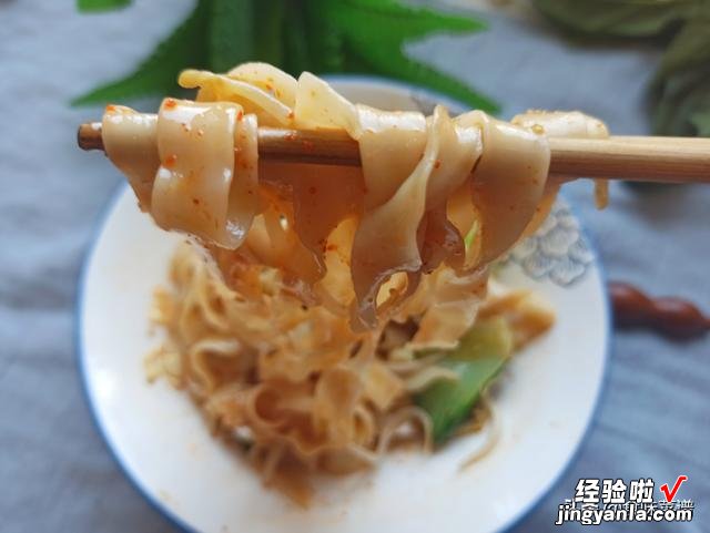 只要这碗面上桌,胃口马上就来,口感劲道爽滑,新手也能一次成功